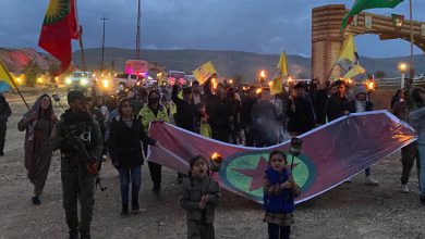 صورة شبيبة شنكال تحتفل بعيد نوروز من خلال مسيرة مشاعل
