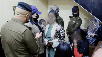صورة الشرطة المجتمعية تداهم النوادي الليلية وتعتقل عددا من الفتيات القاصرات